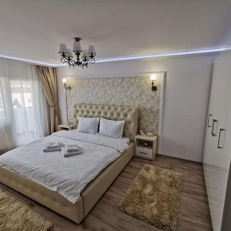 Apartament Gold Luxury Appartamento Tîrgu Ocna Esterno foto