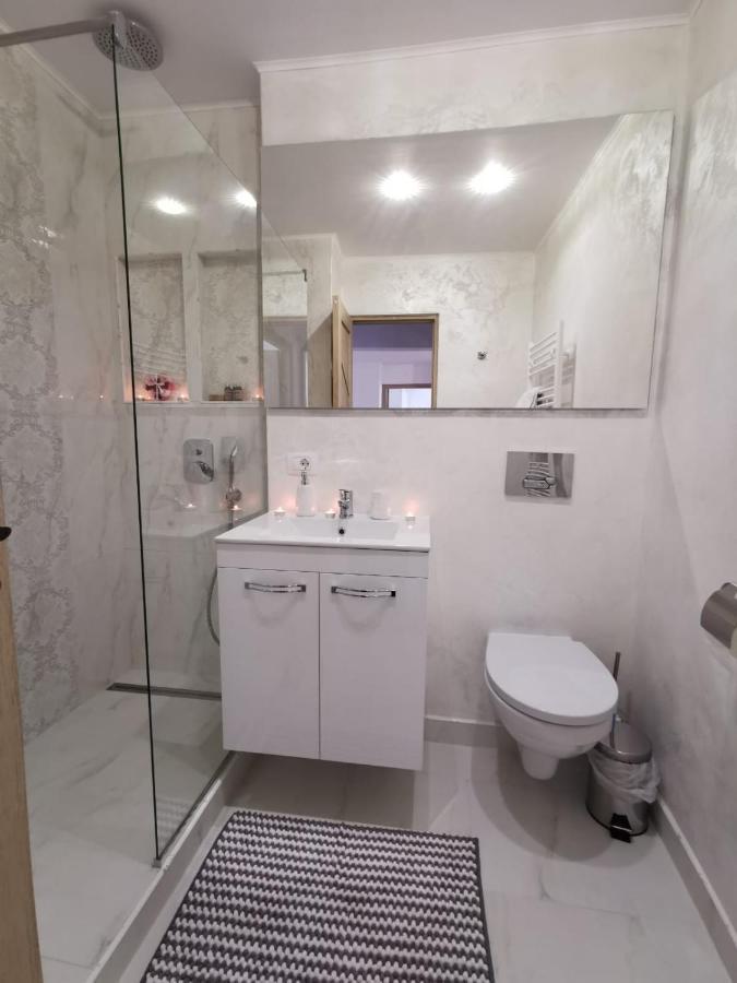 Apartament Gold Luxury Appartamento Tîrgu Ocna Esterno foto
