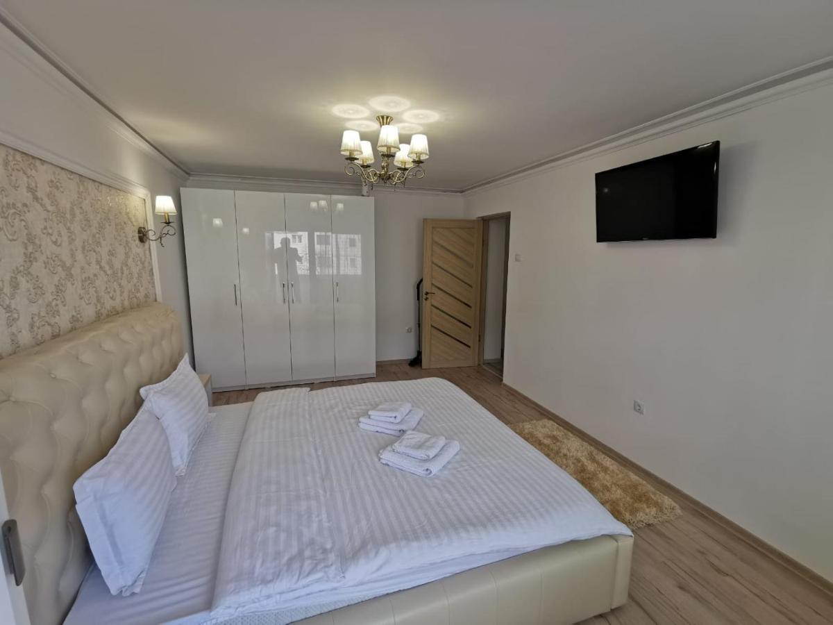 Apartament Gold Luxury Appartamento Tîrgu Ocna Esterno foto