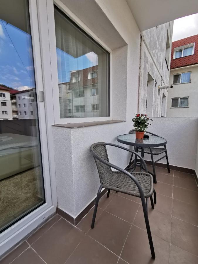Apartament Gold Luxury Appartamento Tîrgu Ocna Esterno foto