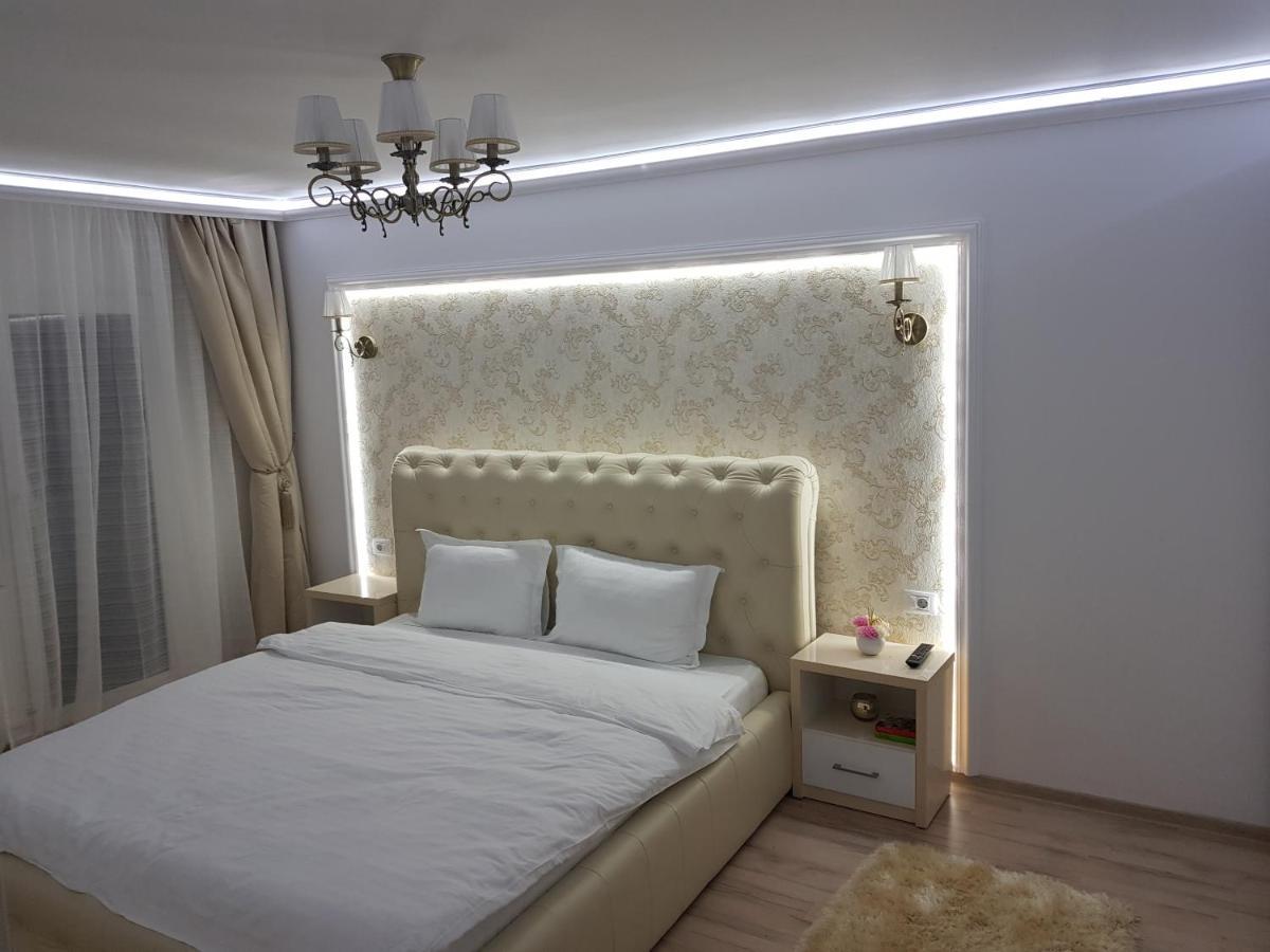Apartament Gold Luxury Appartamento Tîrgu Ocna Esterno foto